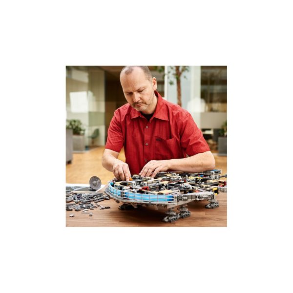 LEGO Star Wars Millennium Falcon 75192 - Image 3